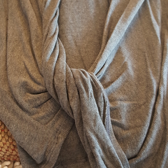 AKIRA Open Front light grey top. - Picture 5 of 6